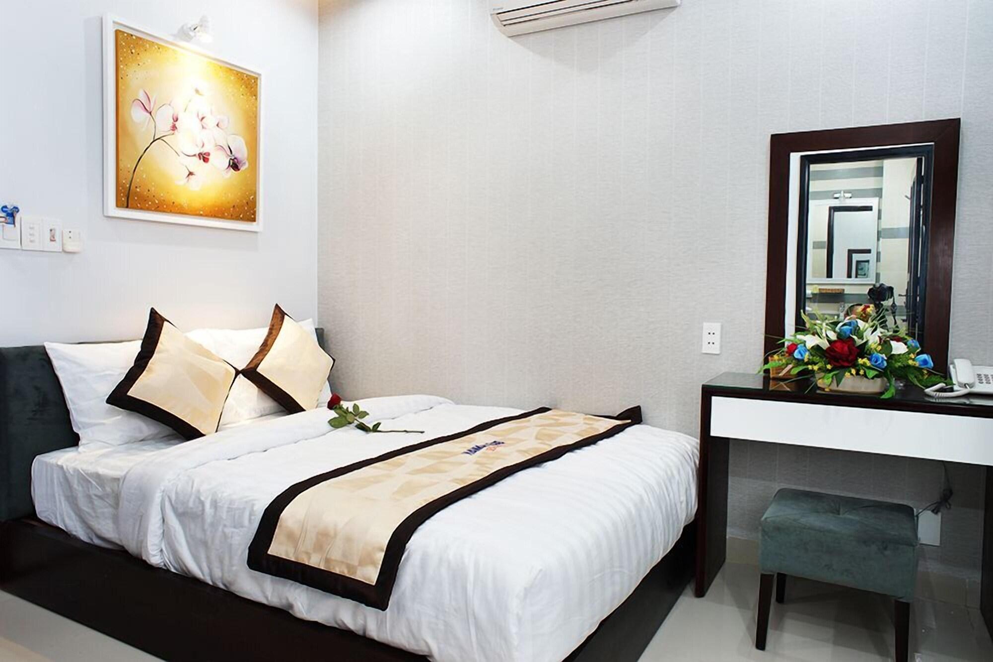 Hanoi Blue Hotel - The Water Front Da Nang Bagian luar foto